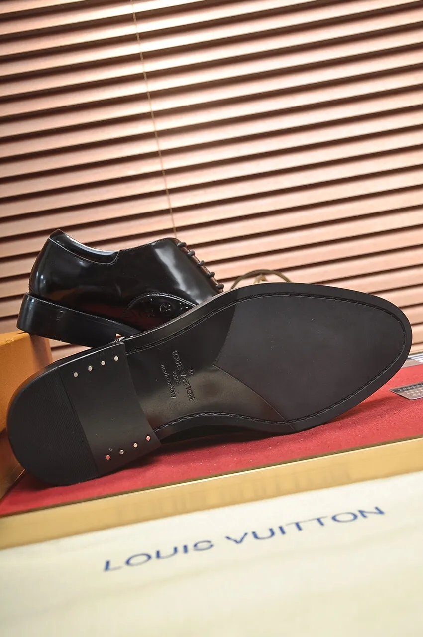 Men's men's shoes 💰520💶 [LV] (original single cowhide lining) 🍀LV's latest genuine leather business suit shoes are launched simultaneously on the official website. The first-layer cowhide imported from Italy is made of heavy gold, 💥official website 1:1 rubber outsole. Versatile to wear, high-end without losing class, and the color combination is extraordinary. This four-season style is alluring when worn on your feet, showing off your big-name flair. Standard code 38-45 (45 customized)